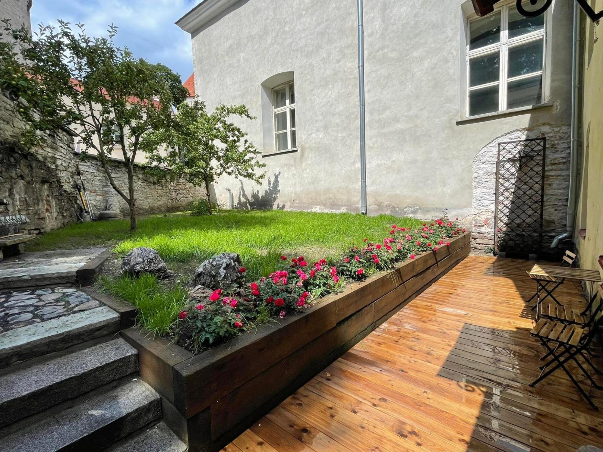 Historic Apartment With Private Garden In Old Town Talin Exterior foto